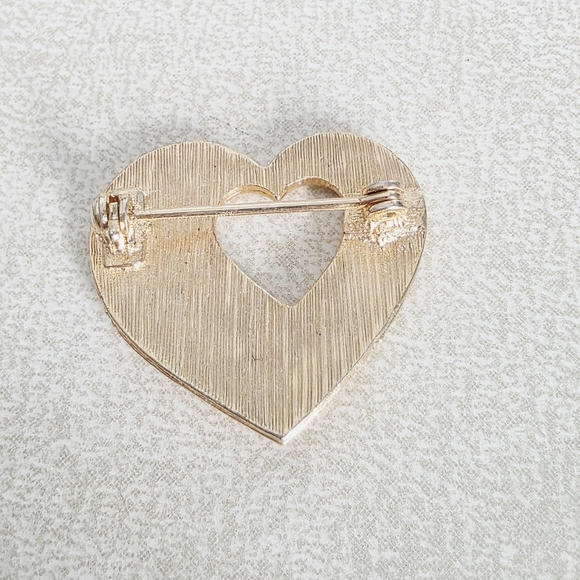 Vintage Gold Tone Heart Brooch - Picture 2 of 3
